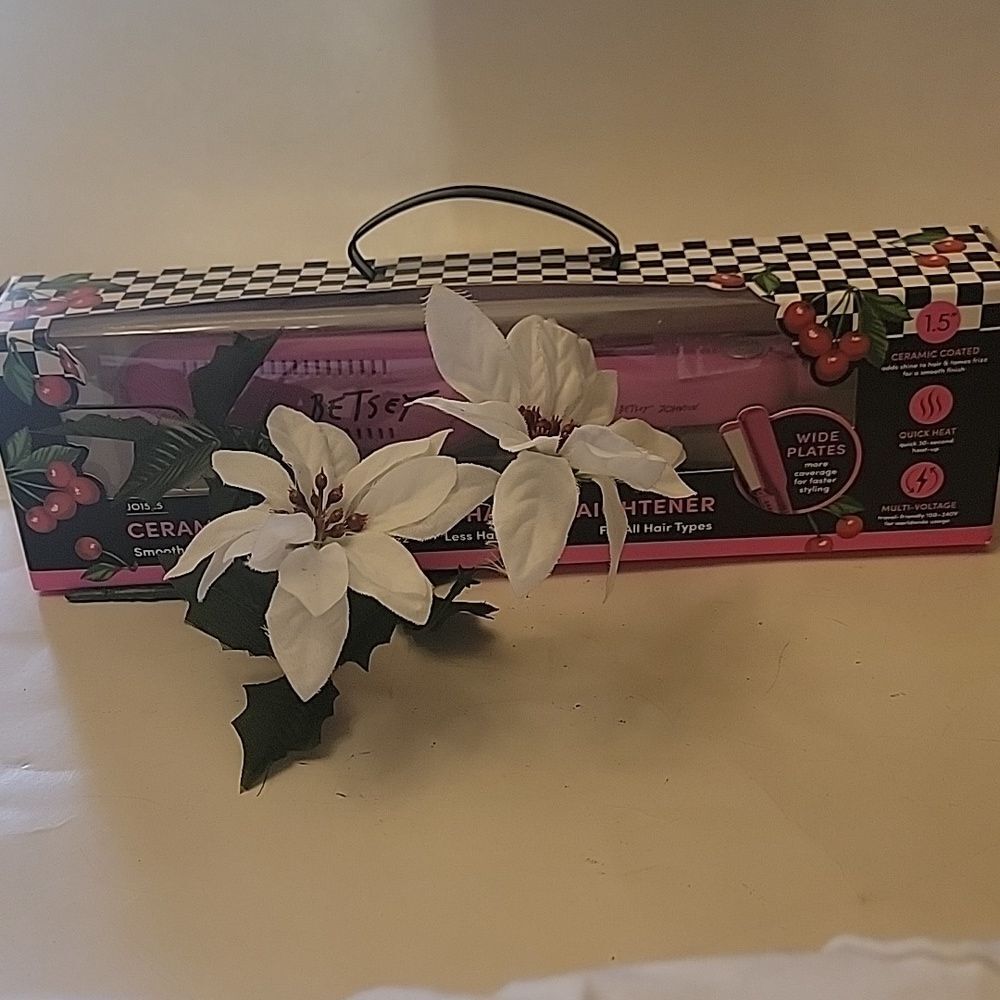 🆕️👨‍🦰Betsey Johnson Pink Ceramic Tourmaline 1.5" Hair Straightener